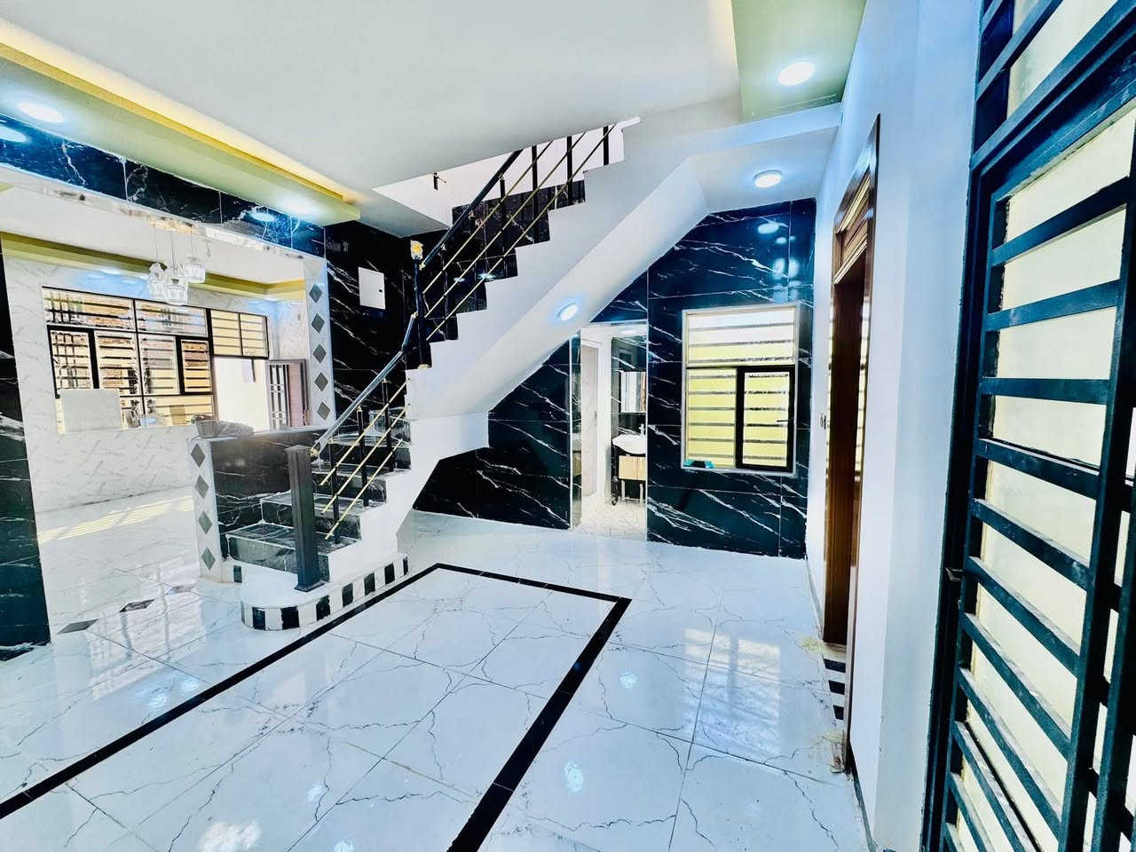 ببت للبيع 200 متر طابو صرف سند حر
مكانه نجف حي نداء 

يحتوي عله غرفتين نوم 

وصاله وستقبال 

وصحيات عدد ثنين

ومكشوفه ومطبخ 

شغل مال جناي طابوك جمهوري صب كون كريت طابق واحد 

( سعر135 وبي مجال )

نتصال او واتساب

***********
