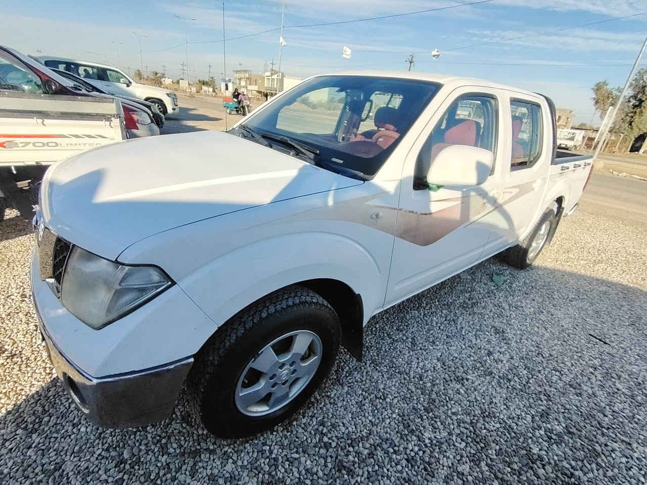 السلام عليكم بيكم نيسان نيفاره موديل 2014 مكفولة كفالة عامة من الصبغ فول مواصفات LE كير مكينه حداديه شرط تخم تاير رقم بغداد بسمي مداور ثاني يوم مكان  بابل السعر 128وبيه مجال للشراي *********** 
اهلا وسهلا بجميع..
