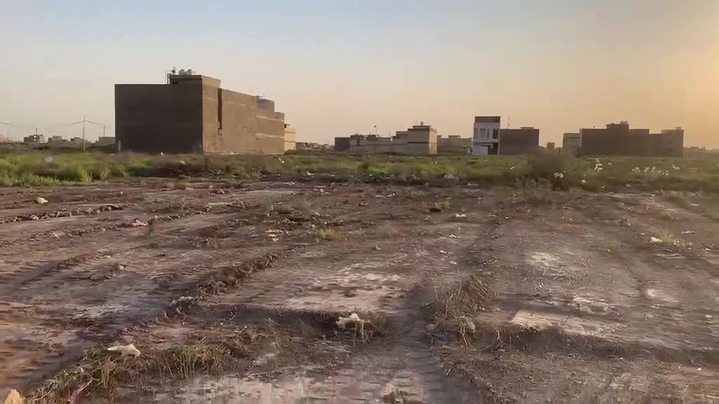 قطعه ارض للبيع ملك صرف بمربع الذهبي
المقاطعه 2/10
رقم العقار -  12148
المساحه - 125 م
الواجهة--   6 وربع 
النزال--    20.   
قريبه علا شارع 40 
*********** السراي 
***********حسين السراي
