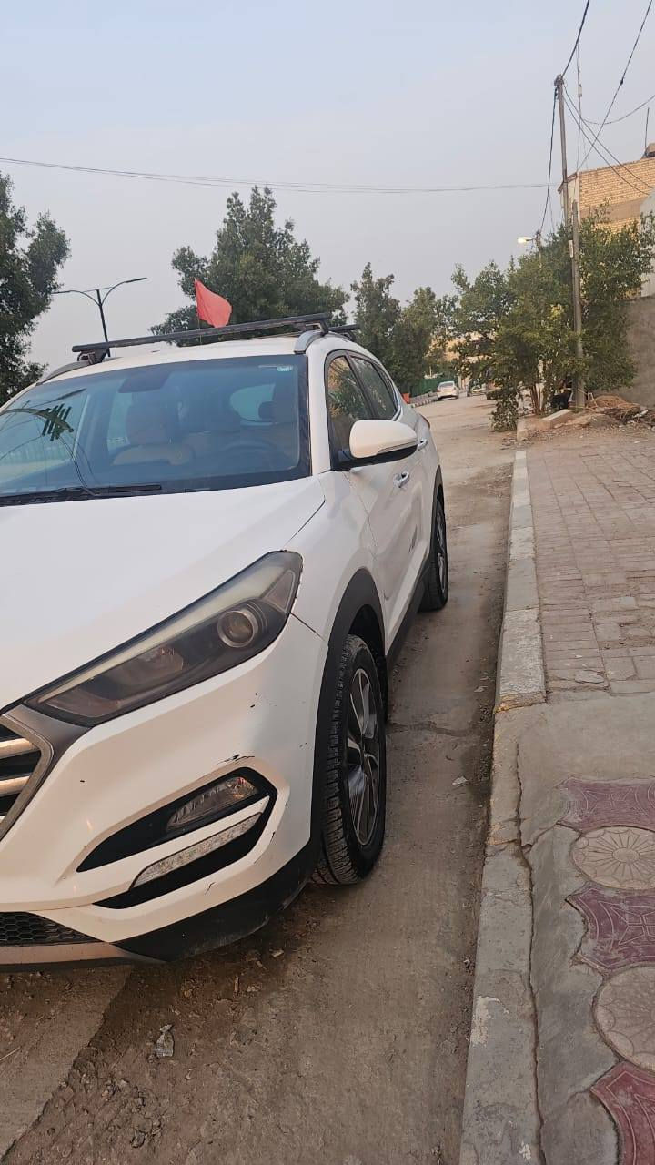 اللهم صل على محمد وال محمد 
توكسان 2018 خليجي 
محرك 2000 دوش 
محرك كير كفالة شرط برغي ممفتوح 
مواصفات شركه عامه نص فول 
دكت خلفي 
مري شفط 
كرسي كهرباء 
شاشة جبيره 
وغيرها من المواصفات المعروفه 
السياره جديده مال جناي 
رقم اربيل وسنوية باسمي 
ملاحظة ( بنيد فقط صبخ والباب الخلفية مرخاية فقط ) 
السعر 173 وبيها مجال حك الجية 
رقم موبايل وبي واتساب ( ***********) النجف, العراق
