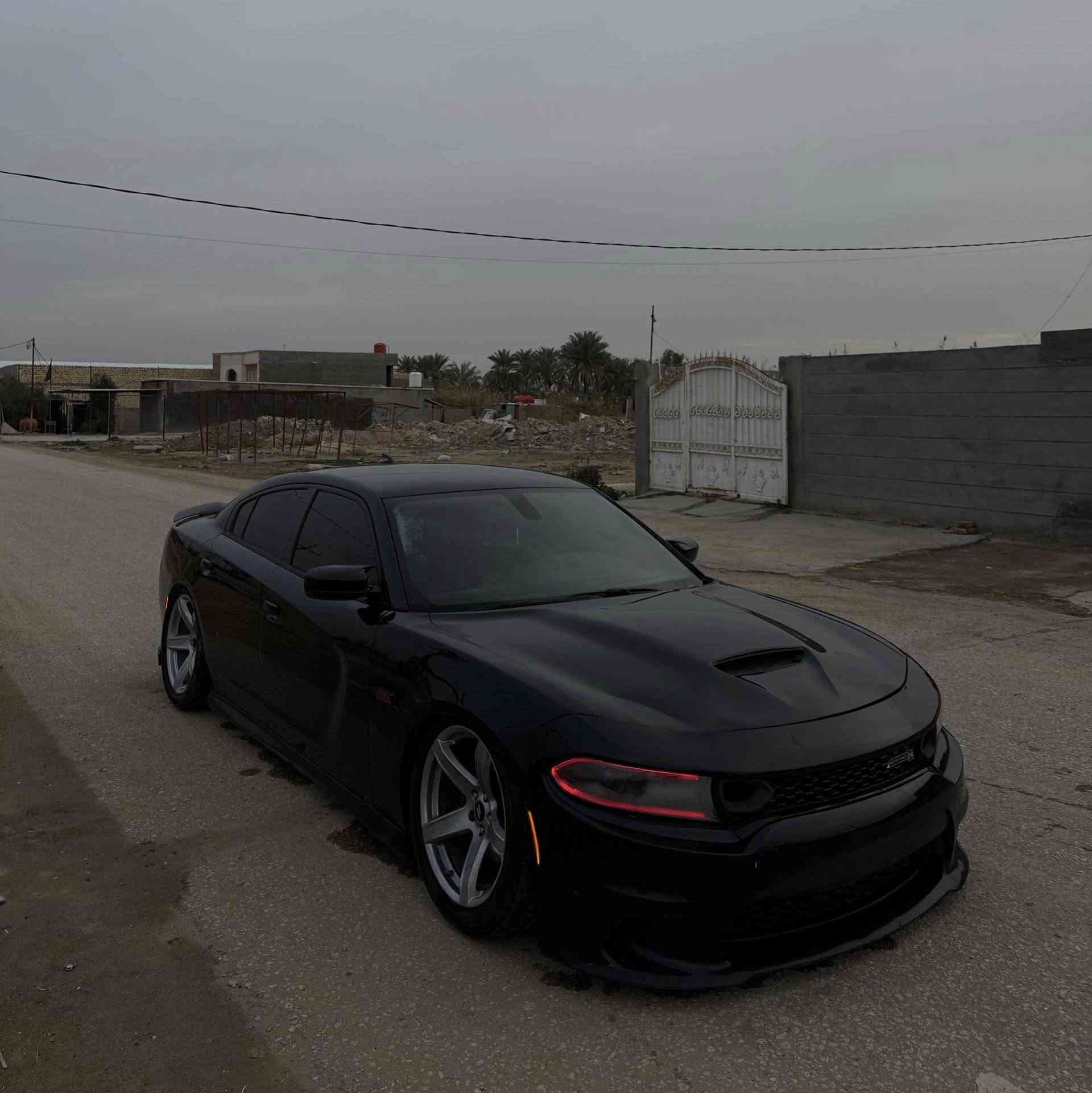 السلام عليكم   مكانها الحلة
جارجر  2018 V8 

ماشية   60 mi 

رقم بغداد. مشروع وطني 

الحادث /جاملغ  ومصبوغ نصه. وبنيد مبدل اعتبرهن قطعتين علمود ماتعبك ولا تعبني 

رقم شاصي  يطلع من موقع ب $$

2C3VDXGJ8JH157222

المواصفات / فول  عدى الفتحه 

شاشة جبيرة كاربلي /كشنات كنتاره جلد /رادار جانبي /مري قلاب /كشنات تدفئه تبريد /4وضعيات قياده /ستيرن كهرباء /ستيرن تدفئه تبريد /رادار مراية امامي. ورادار مري جانبي  وبعد هواي مواصفات الفول عدى الفتحه 

الاضافات /

* جكات كات باك     14 $. 
*اكسل 3.9. مال 21    700$
*ثلاجه 6400.  + جويتر 400$
* كزوز تفصال. + بوابات ريمونت 400$
*هدرز  6400.      200$
*بلكات ريسنك.  150$
*لد متغير + زرع عدسة  

وهواي شغلات 

حدادية كلها جديده مبدلة 
كير ومكينة تشك الكاع 
دهن. وتايرات جدد مبدلهن انتاج 24

برمجة ايكل عليها استخدام يومي  برمجه تشك الكاع 🤍

السعر 188$$ وبيها مجال بسيط. 

  فقط اتصال  انترنيت مافتح 🤍

***********
