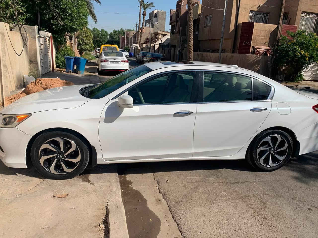 السلام عليكم من رخصه مدير الكروب هوندا اكورد موديل 17 وارد استيراد خاص. مفوله السياره محرك 2400 اربعه سلندر لون ابيض. صدفي رقم شمالي. ملاحظه ملاحظه السياره بدون حادث بدون حادث فقط دعاميات  السعر 153$ العنوان بغداد اتصال فقط. ***********
