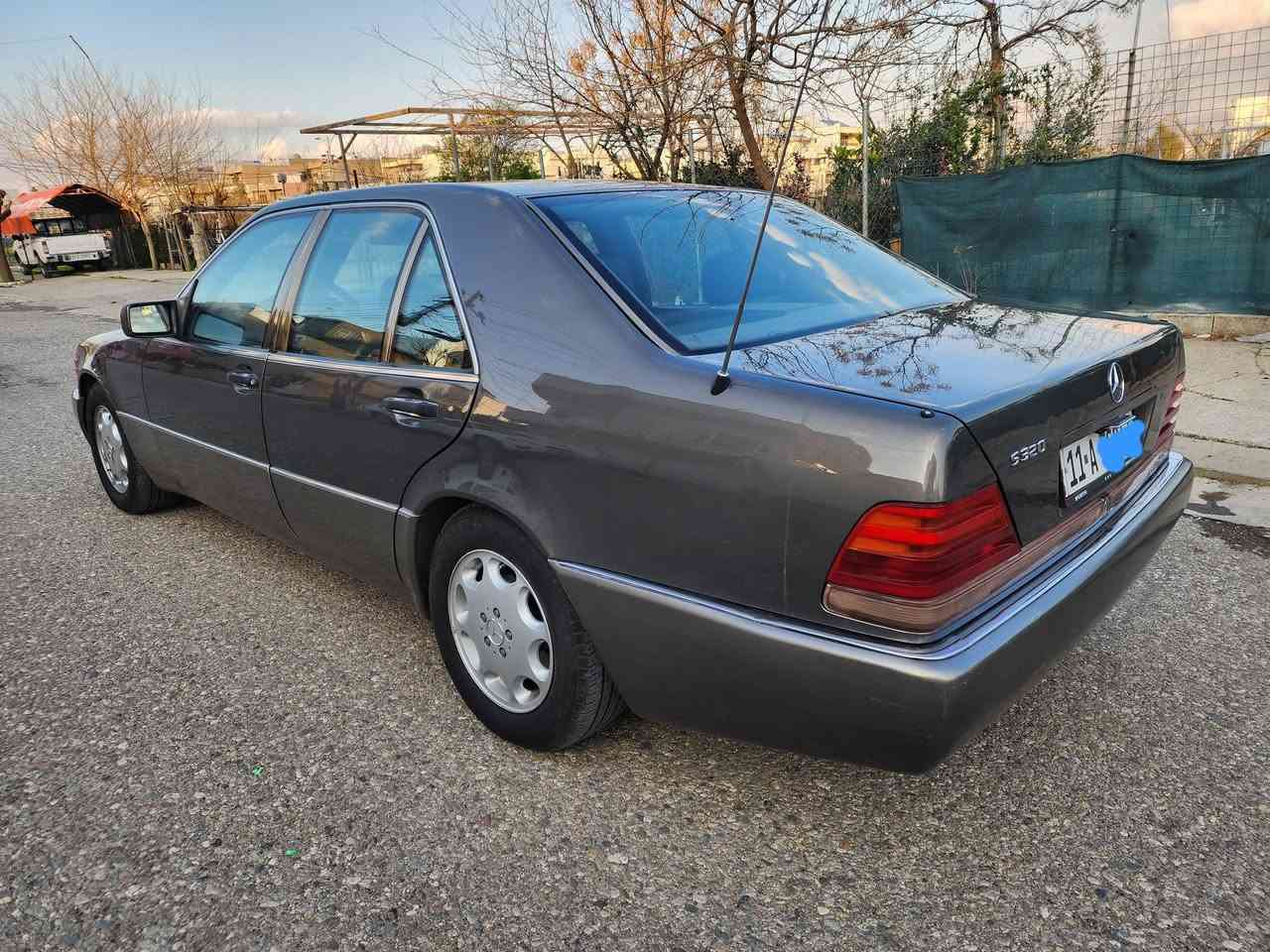 مارسيدس شبح موديل1992
رقم بغداد سنويه وهزه ورقم كله جديد بسمي
لون رصاصي مصبوغه عام  جماليه بدون ضربه ولا خياس 
مكينه كير كفاله كله بلاد
حجم 320 s
تبريد شغال قطعتين
كهربائيات السياره كله شغاله
دبل جام دبل مروحه دبل فيت بم دبل هورن
فتحه سلايت شغال
داخل مخمل جديده
اريلات البك شغاله
السياره سيرفس كامل عليه تخم تاير جديد حداديه 100%
السعر 8,500$
مكان السياره بغداد العامريه 
***********
