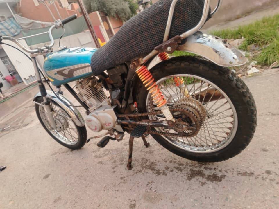 السلامو عليكم ماطور للبيع سعر 160بي مجال قليل تحريكه معدل نار بس عيب واحد بي سبرنك ماهندر ماكني حي السماح معارض ب بزون بوتين نفخ حيلا شي شراي تعال خاص او اتصل ***********
