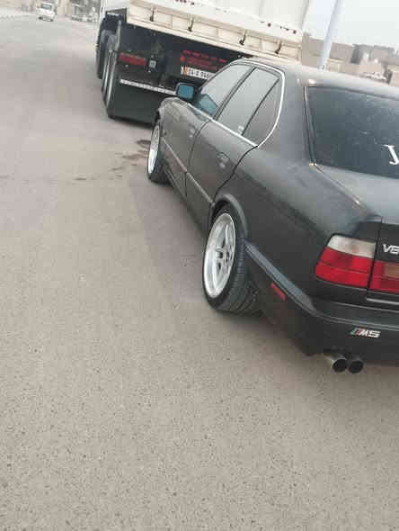 السلام عليكم 
بي ام موديل 92 كفالة عامة 
صبغ جمالية تخم تاير كير ومكينة كفالة 
السعر 80
تحويل ثاني يوم 
الرقم ***********
