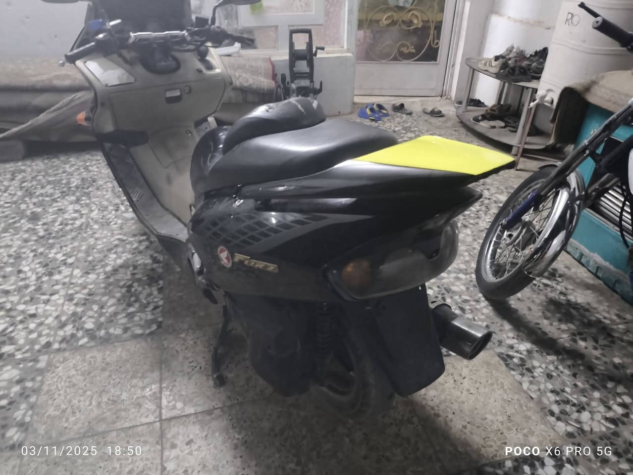 سلام عليكم شباب دراجه البيع فورزه 06دراج ما ادري شبيه امشي وكفت ابيع كومه حديد السعر 275العنوان النجف ***********
