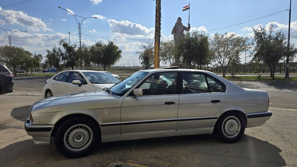 للبيع
بي ام موديل 1994
 كير عادي محرك 520!
رقم اربيل السنوية قبل كم شهر ساقط 
كير والمحرك والتبريت شرط
جامات2 كهربائي
السيارة مكفولة من الدعامية لدعامية صبغ فقط لجمالية
كلها عل البلاد برغي واحد ماناقص
السعر 65$
للاستفسار/***********
________________
بؤ فرؤشتن
بي ام موديل ١٩٩٤ كير عادي ٥٢٠ رةقةم هةولير سنوي بةسةر جوه جةن مانكيكه كير ومكينه و تبريت به شةرت ٢جام كاربا بئ دةعم بئ ليداراو بؤياغ عام بؤ جوانى هةموو كيانى لةسةر دةقى شةريكه ماوه
نرخى ٦٥$
بؤ بةيوةندى/*********** كركوك, العراق
