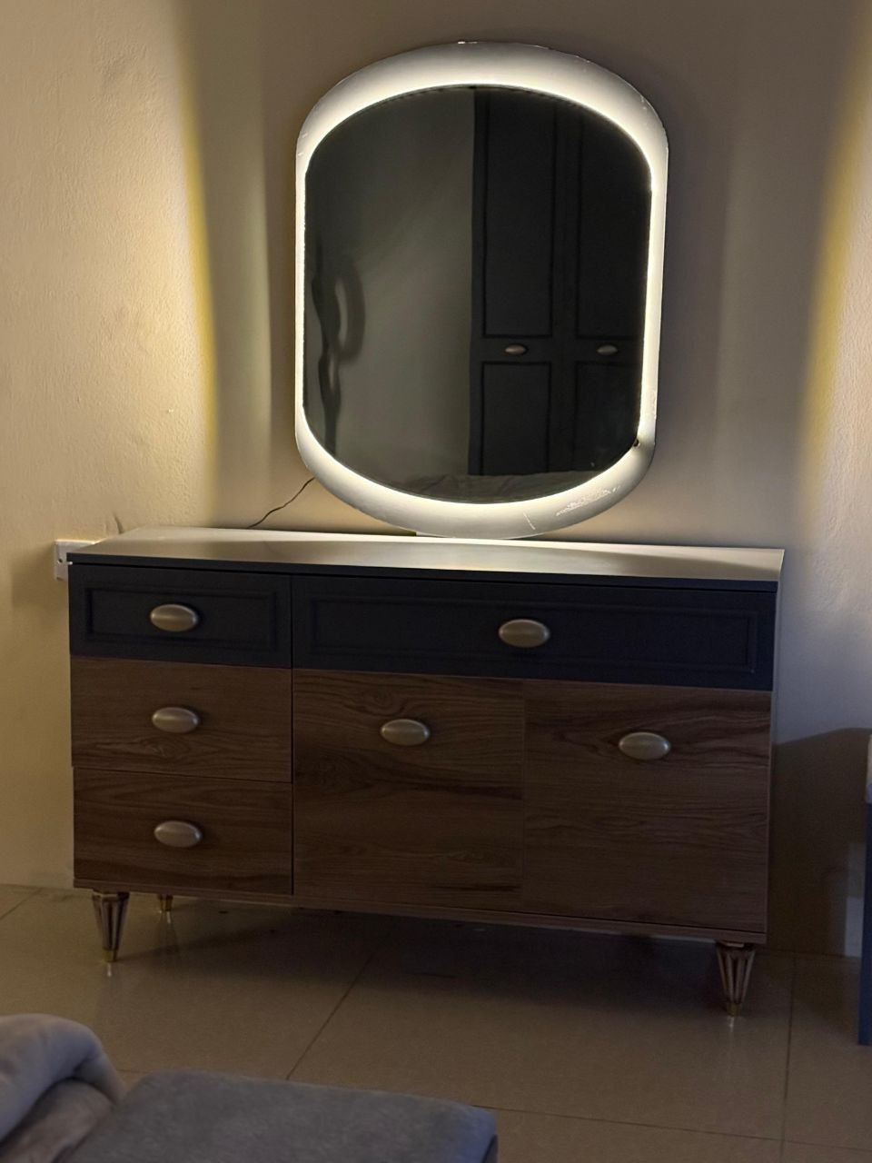 وصول غرفة نوم بسمان ابواب 10 قطع معمل اصلي درجة اولى📢

نفس الصورة بالضبط💯
برغي وجوي حديد
سرير جك خزان 
ابواب الجوانب المنيوم جام شفاف
نقوش بروفيل درجة اولى 
انارة لد بالكنتور 💡
انارة بالكومديات💡
انارة بالميز تواليت 💡
تقاطيع مميزة ✅
نرمايد هيدروليك ✅
سكك ثلاث مراحل  ✅
نقوش درجة اولى ✅
متوفرة بلون كريمي ورصاصي ✅
قياس الكنتور مع الملحق 335سم✅
سرير 180 *200 ✅


**إذا كنت صاحب هذا الإعلان وتريد حذفه لأي سبب، رجاءا أرسل رسالة إلى الدعم الفني**