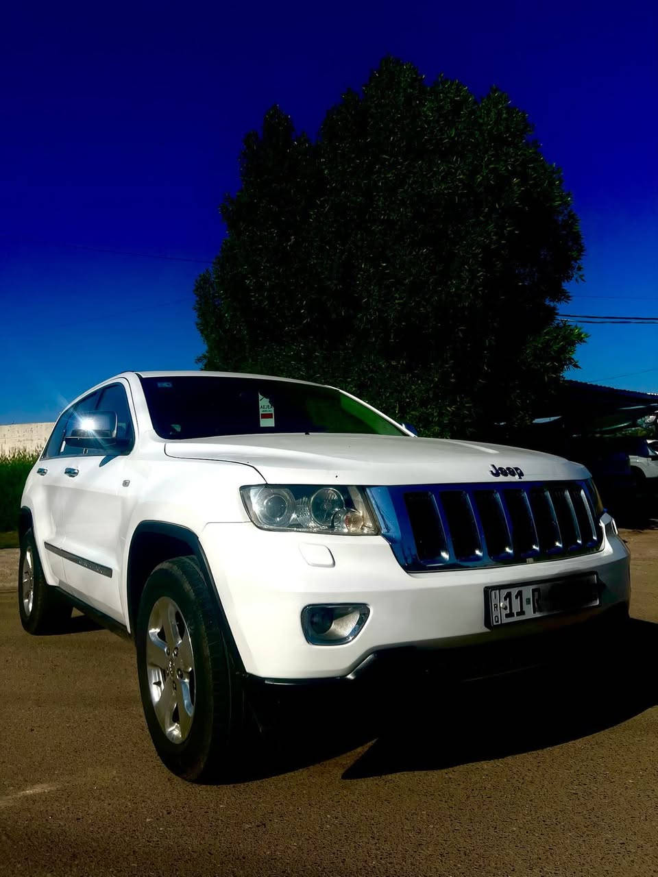 السلام عليكم جيب لاريدو 2014 تخم تايرات جدد باتري جديد السياره كلش حلوه ونظيفه وجاهزه مكفوله من محرك وكير السياره خليجي 1/1 فول مواصفات فتحه منظومه زنون داخل لونين بصمه تشغيل عند بعد فقط بارد بالصندوق شبر السعر 179 وبيها مجال ***********
