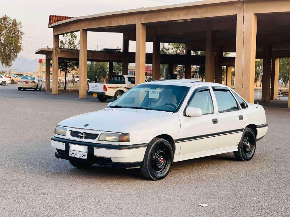 ‎

ڤیکترا مۆدێل 1991 بۆ فرۆشتن گێو مەکینە بەشەرت
سلایتە abs زۆر توندتۆڵە هیچ مەسروفی تیانیە سەنەوی بەسەرچوە سێ پارچە و پێشی سڵایتەکەی سبۆغە بێ داخیلی پێشوو پشتی کەپسە هەرچوارتایەی نوێیە سعر 33 وەرەقە و معامەلە شوێن کۆیە 
ژمارەی خاوەن کاڵا *********** كويسينجاك, أربيل
