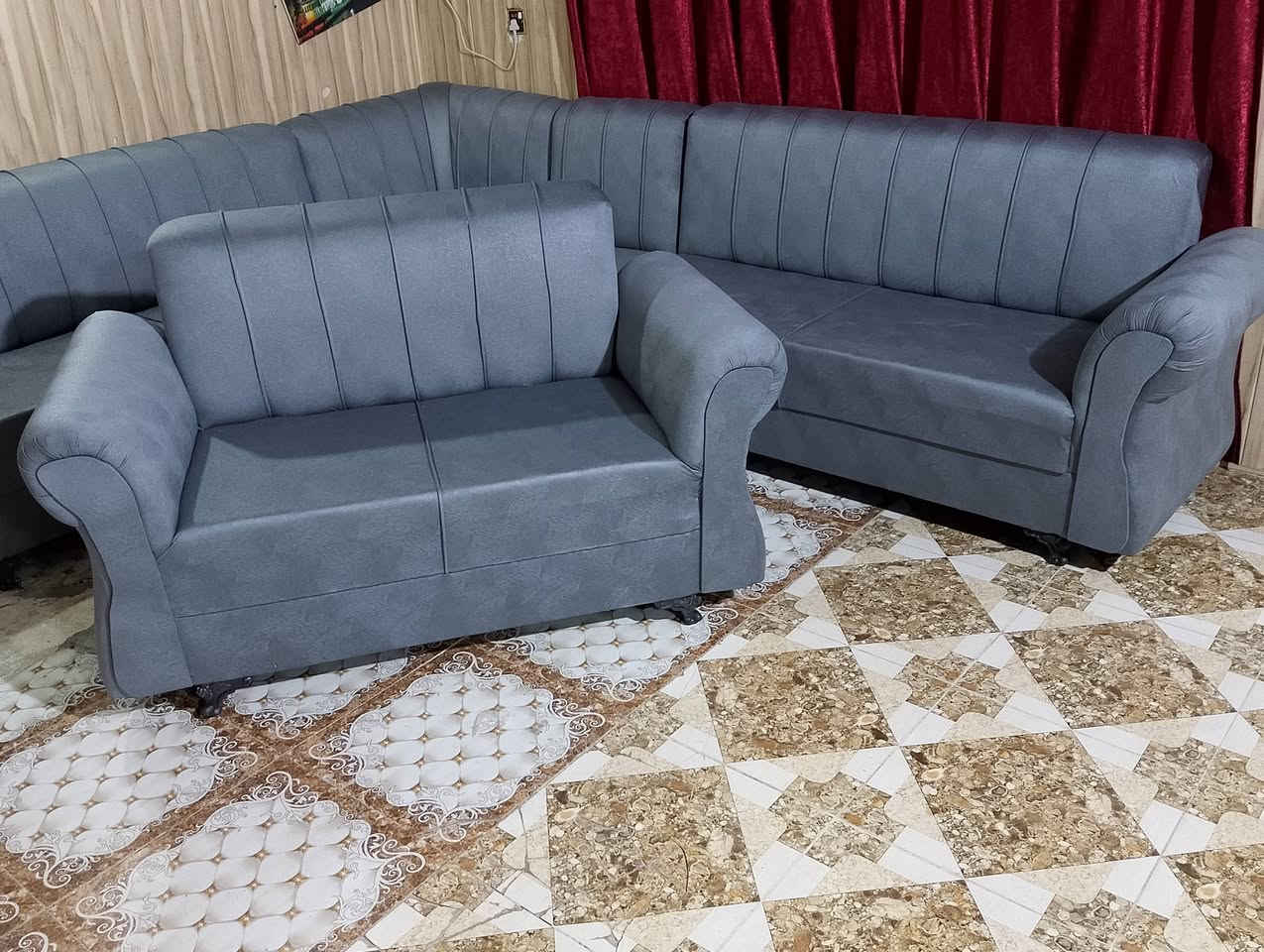 ديوان ١٠ مقاعد للبيع نضيف جدا بدون اي ضرر قماش جديد ممستخدم سفنج ضغط عالي خشب بلوك بلاويد السعر ٢٨٥ بي مجال بصيط مكان بغداد الحرية موجود توصيل بكروة رقم ***********
