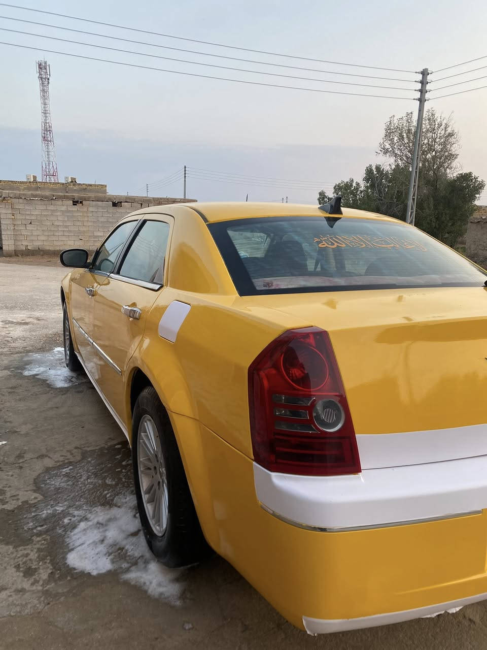 السلام عليكم. ٢٠١٠. رقم انكليزي  سيارة تعمير جديد. مكينه وتبريد وتدفئة وكير واكسل وحداده وكهربائيات وصبغه جاهزة تخم تاير جاهز  خط وبحث جاهز مصفرة مكانها ميسان *********** السعر ١١٨
