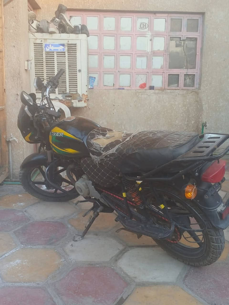 بوكسر موديل ٢١  المكينه مجفته تجفيت شركه خير من الله الدراجه مناقصها شي الدراجه أوراق   رايديها ٨٠٠وبيها مجال  حك الجيه مكانها بغداد حي جهاد للشراي بس رحمه الوالديكم مستعجل على بيعتها ***********

