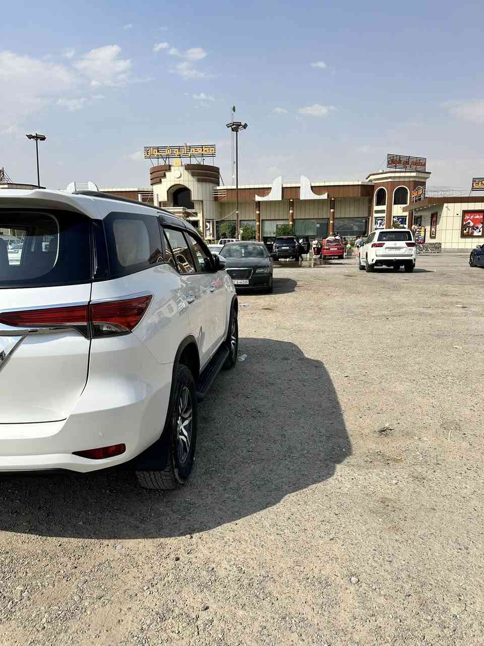 السلام عليكم و رحمة الله 

فورتشنر 2024 

رقم إربيل الجديد  

فول مواصفات (بلاتينيوم) جديدة 

اربعة سلندر / بصمة / فور ويل / قفل دفلوك / حساسات امامية و خلفية / كاميرا خلفية / صاجات داخلية / تبريد بيانو / شفتات ستيرن / مري شفط / ثلاجة / انارة داخلية / تبريد 3 قطع / شحن واير لس ….

كراسي السيارة مغلفة بالجلد  

الأرضية مغلفة ايضاً 

مكفولة من الصبغ و البارد 

 

ماشية ١١،٠٠٠  كيلو فقط

موجودة في اربيل  

 

للاستفسار / 

***********

***********
