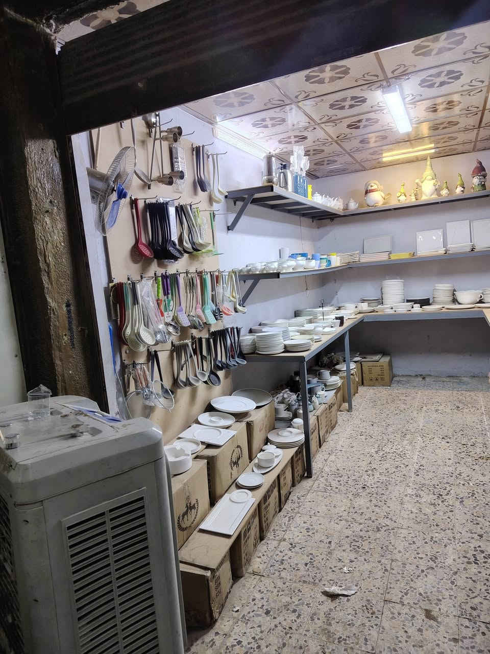 سلام عليكم محل ادوات مطبخيه وفرفوري اوربي مكانه مكتب الرشيد محل شرط الشغل ايجاره 200 كل شهر بشهره للبيع بسبب عدم التفرغ استفسار ***********
