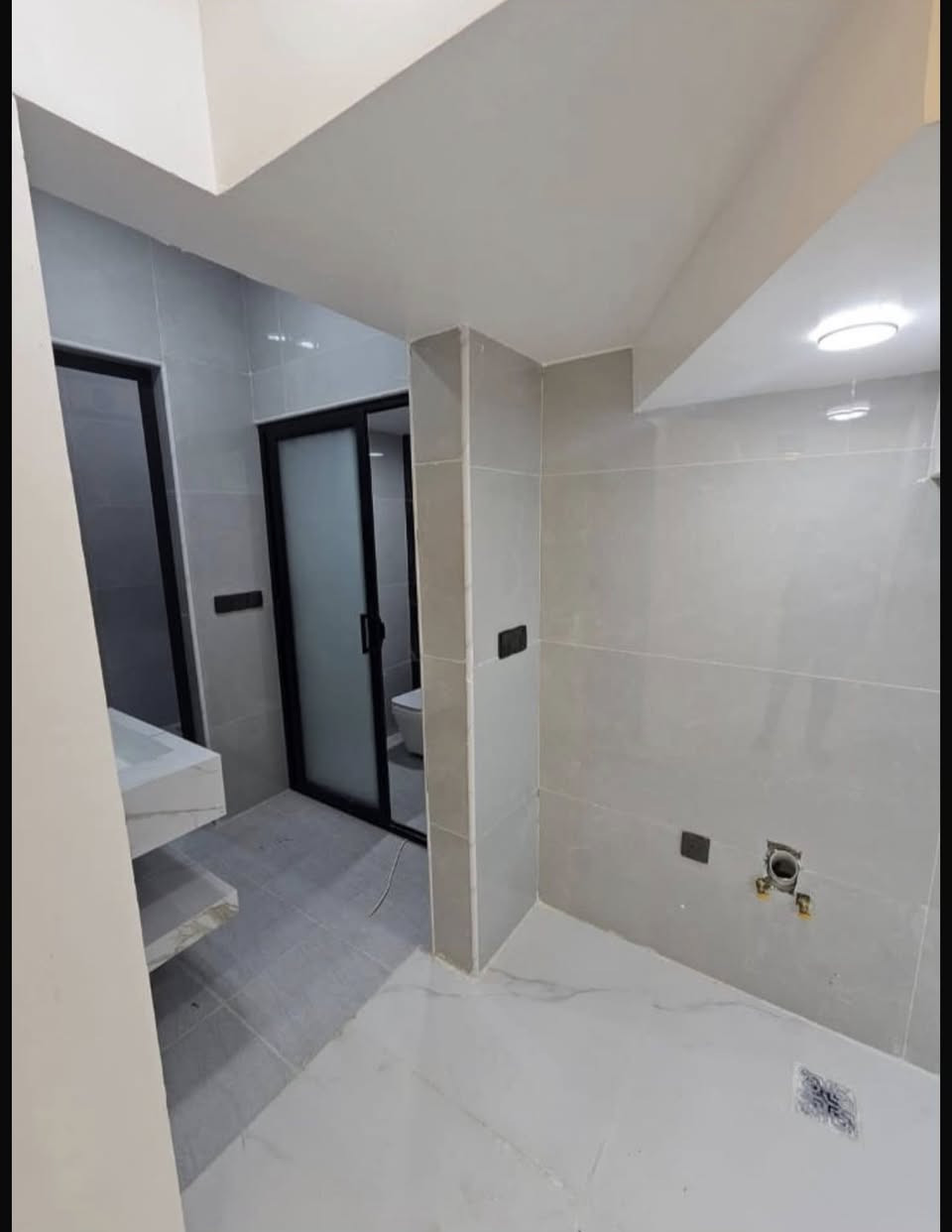 🏠 ثلاثة دور للبيع للبيع
📍الموقع حي الاخاء خلف الوطنية للتقسيط 

مساحة كل دار 150 م واجه كل دار 6 م 

↕️مكون من طابقين 

♦️الطابق الاول 

استقبال ومطبخ وهول وغرفتين نوم وصحيات 

♦️الطابق الثاني 

هول واربع غرف نوم وصحيات وبيتونا 

✅السعر 235.000.000 

⬇️⬇️⬇️⬇️للاستفسار اتصل على الارقام ⬇️⬇️⬇️⬇️

👤فيس بوك #مكتب دلتا لتجارة العقارات 

☎️ كورك ***********

☎️ اسيا  ‭***********

📍باقي التفاصيل زورو مكتب دلتا لتجارة العقارات 

♦️سايدين الصديق  مقابل سنتر بغداد عمارة قاعة الخاتون للأعراس

⬇️ باقي العروض ومعرفة السعر 

داخل صفحة #مكتب_دلتا_لتجارة_العقارات
