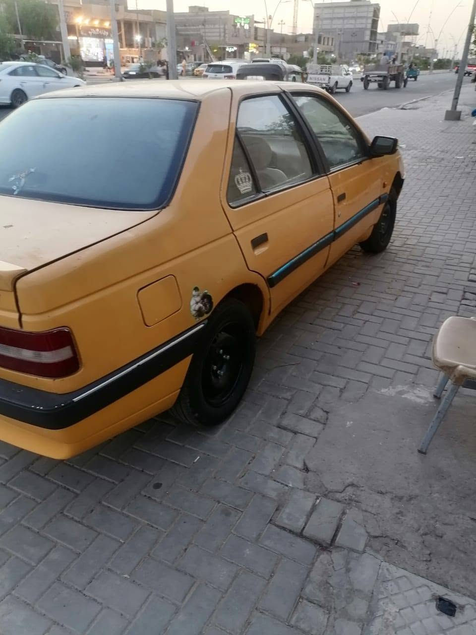 سلام عليكم للبيع بيجو 405 موديل 15 سنويه ساقطه مكينه نضيفه كير يحتاجله قلايج بس حداديه نضيفه تخم تاير باتري جديد راعيه ماندله سعر 17وبيه مجال مكاني حيانيه شارع القائد الرقم ***********
