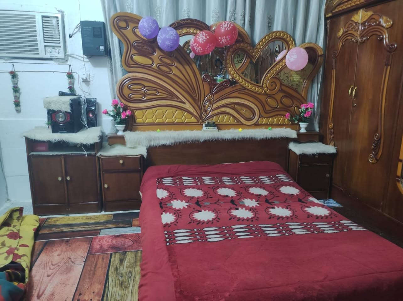 غرفه للبيع كامله هي وملحقاتها الاستفسار *********** مناسبه
