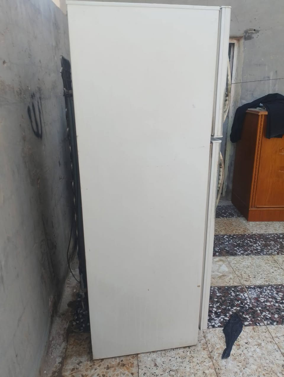 ثلاجة للبيع مستعمله بيه نتله كهرباء تبرد وتشلج مكاني كوفه
*********** السعر ٧٥ ألف
