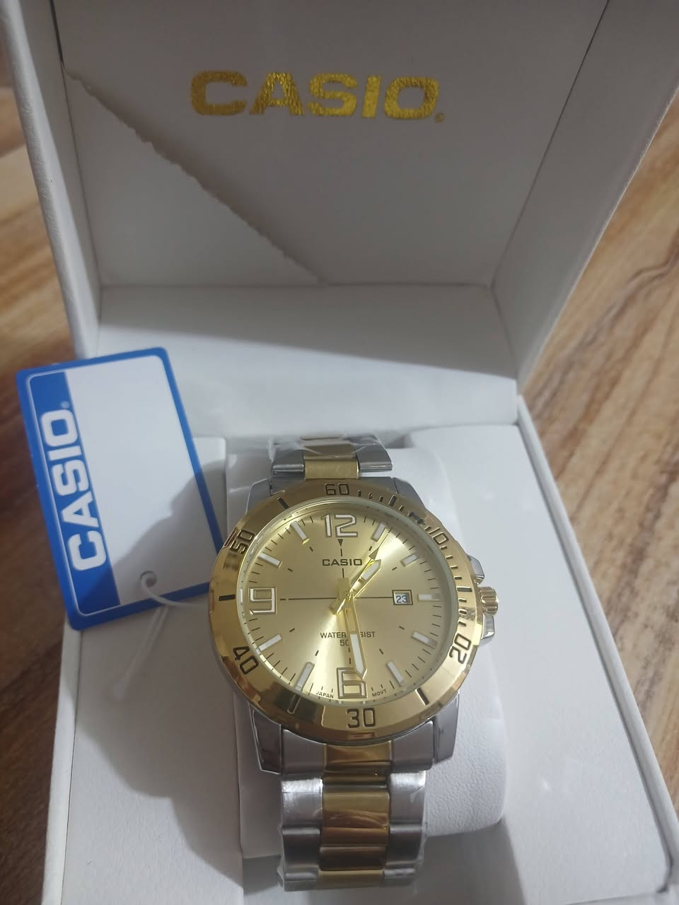 باله ساعه كاسيو  منفذ يومي كوارتز طلعتلي بهذا الشكل لون مميز ونادر مع علبته الاصليه بالعافيه الي ياخذهاا
يوجد توصيل كافه محافظات العراق 

السعر مع التوصيل 30 الف بيه مجال للشراء


**إذا كنت صاحب هذا الإعلان وتريد حذفه لأي سبب، رجاءا أرسل رسالة إلى الدعم الفني**