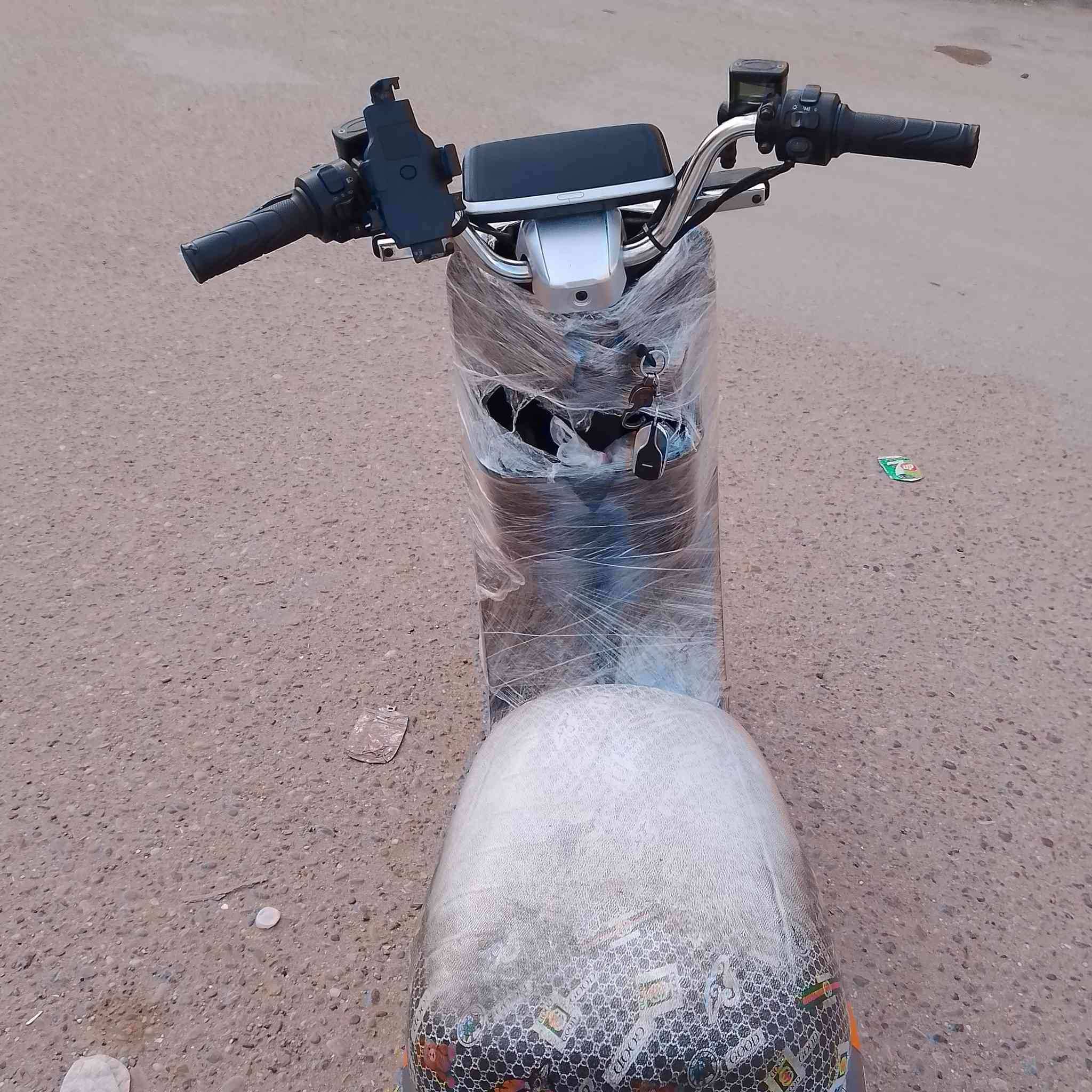 السلام وعليكم دراجه شحن للبيع
النوعيه الريان A8L موديل 2025

6 بطاريات كبار 30 امبير جدد 

تشغيل عن بعد 

انذار ضد السرقة 

منفذ يوبياءس 

لايت عالي وناصي 

دبل اشارة 

نضام Rبك 

اشاير يمنه ويسرة 

هورن 

4 سرعات السرعة حقيقي 75 

 بلوتوث 

مكاني بغداد البلديات 

السعر 400 و بيها مجال 

الاستفسار ***********
