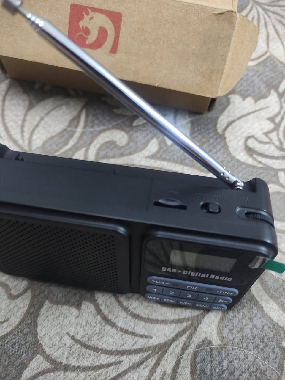 راديو امزون للبيع جديد غير مستخدم بطاريه ليثيوم +طاقه شمسيه +منفذ رام +منفذ شحن تايبسي السعر 12الف 
***********
