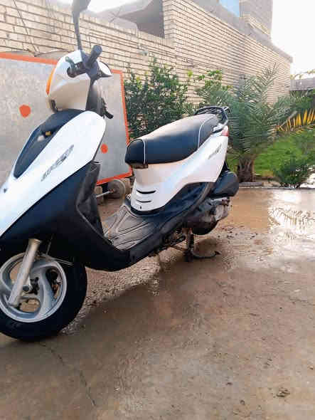 السلام عليكم شباب دراجه بريز نوزل سكليتر خطين ياباني بلاديه كلها مختمه مكفوله كفاله عامه دراجة نفس ما جاي اشوف بلصور دراجة كلش نضيفة سبب البيع محتاج افلوس مكاني بغداد سبع قصور قرية المسعود سعرها 650 وبيها مجال الله شاهد مو هاذ سعرها الدراجة مال رمبة بس  محتاج الله شاهد متواجد على الخاص ومواجد على الواتساب *********** الرقم الثاني ***********
