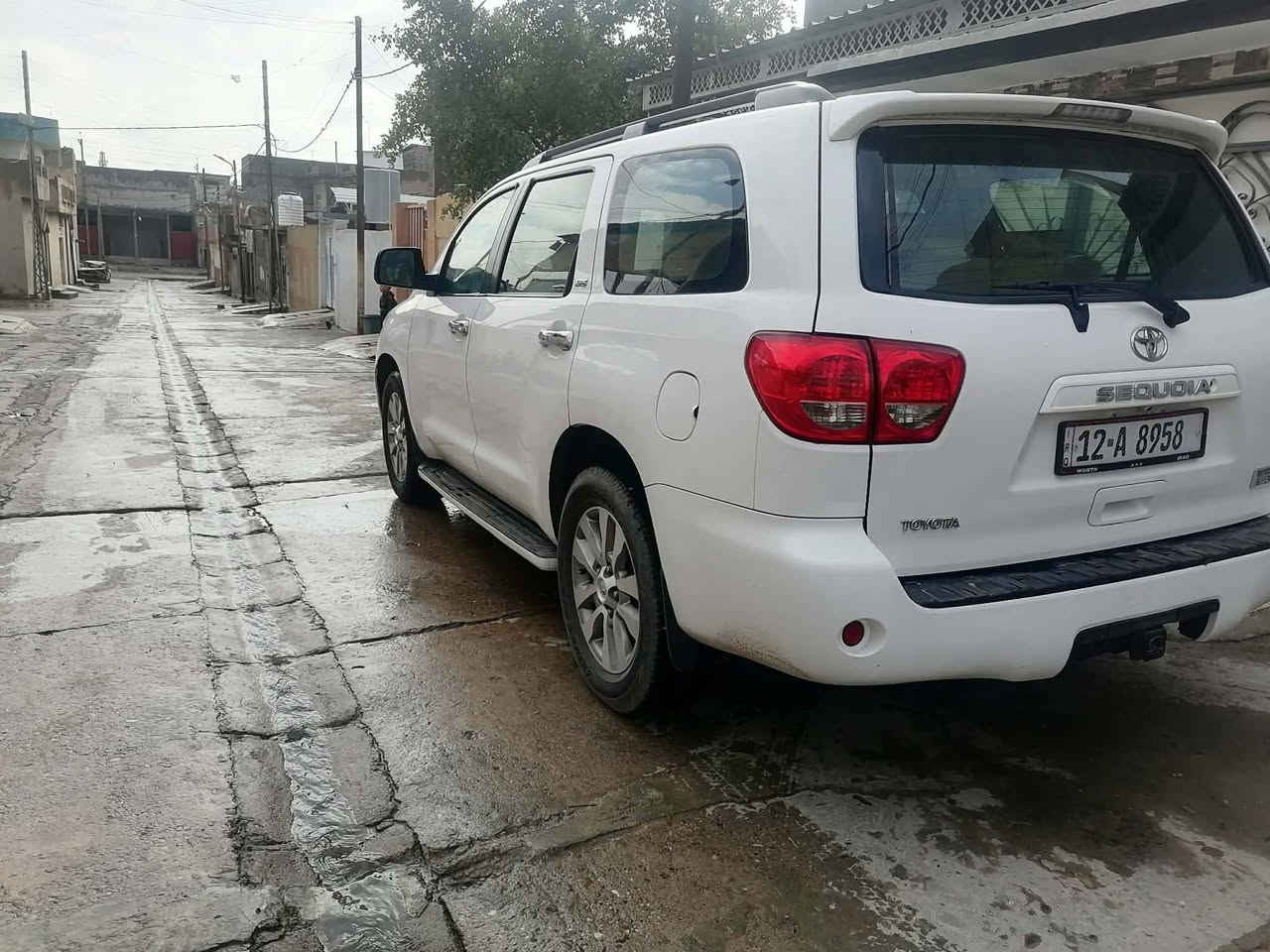 السلام عليكم للبيع سياره سيكويا موديل 2010 كير اتوماتيك السياره مكفوله كفاله عامه ما عده شويه  صبغ براس الجاملغ اليمين محرك8 سلندر (5700)  السياره ماشيه 256 رقم نينوى دولي سنويه جديده بسمي السياره واردامريكي السعر 230 وبيها مجال حك الجيه العنوان موصل جانب الايمن حي المطاحن رقم صاحب السياره
*********** كورك
*********** اسيا
