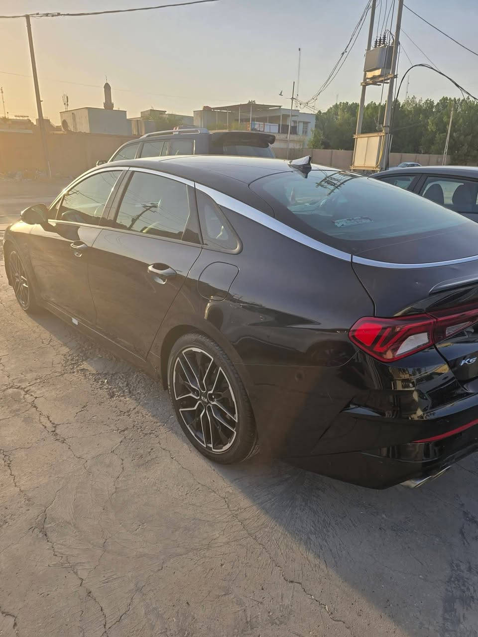 السلام عليكم كي فايف مديل 21 للبيع مكينة 2500 تيربو فول رقم اربيل قيم واخذ بما يرضي الله متوازي على بيعتها ***********
مكانها ديوانية
