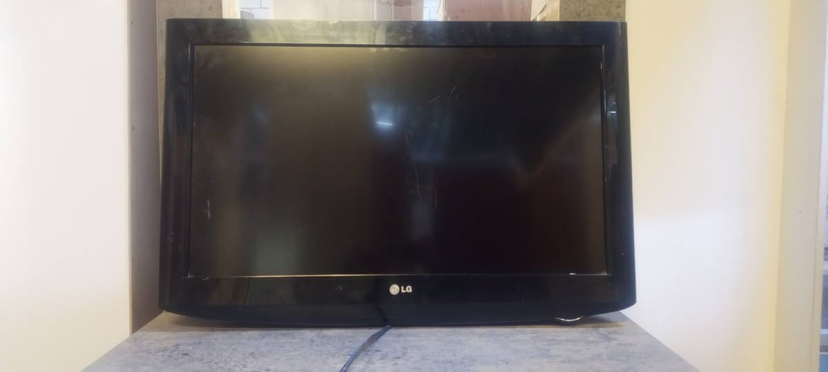 اغراض للبيع كل واحد بسعر ***********
