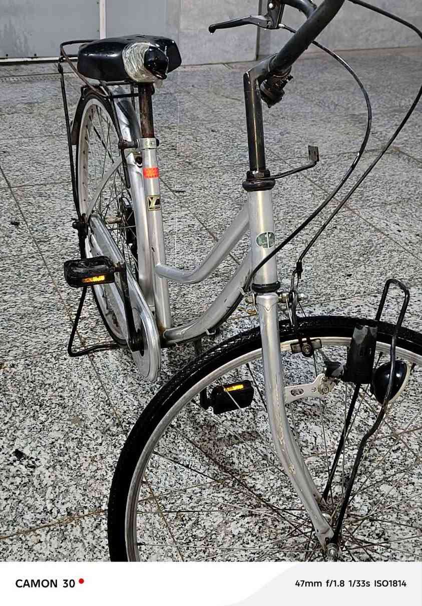 بايسكل بناتي ياباني للبيع🇯🇵
الحجم 26 نظافة 80/100
كلشي شغال بيه ما ناقصة اي شيء مستعجل على بيعته 
سعر 65 و بيه مجال للطيبين
مكاني العمارة حي المنتزة وره المدينة الترفيهية


**إذا كنت صاحب هذا الإعلان وتريد حذفه لأي سبب، رجاءا أرسل رسالة إلى الدعم الفني**