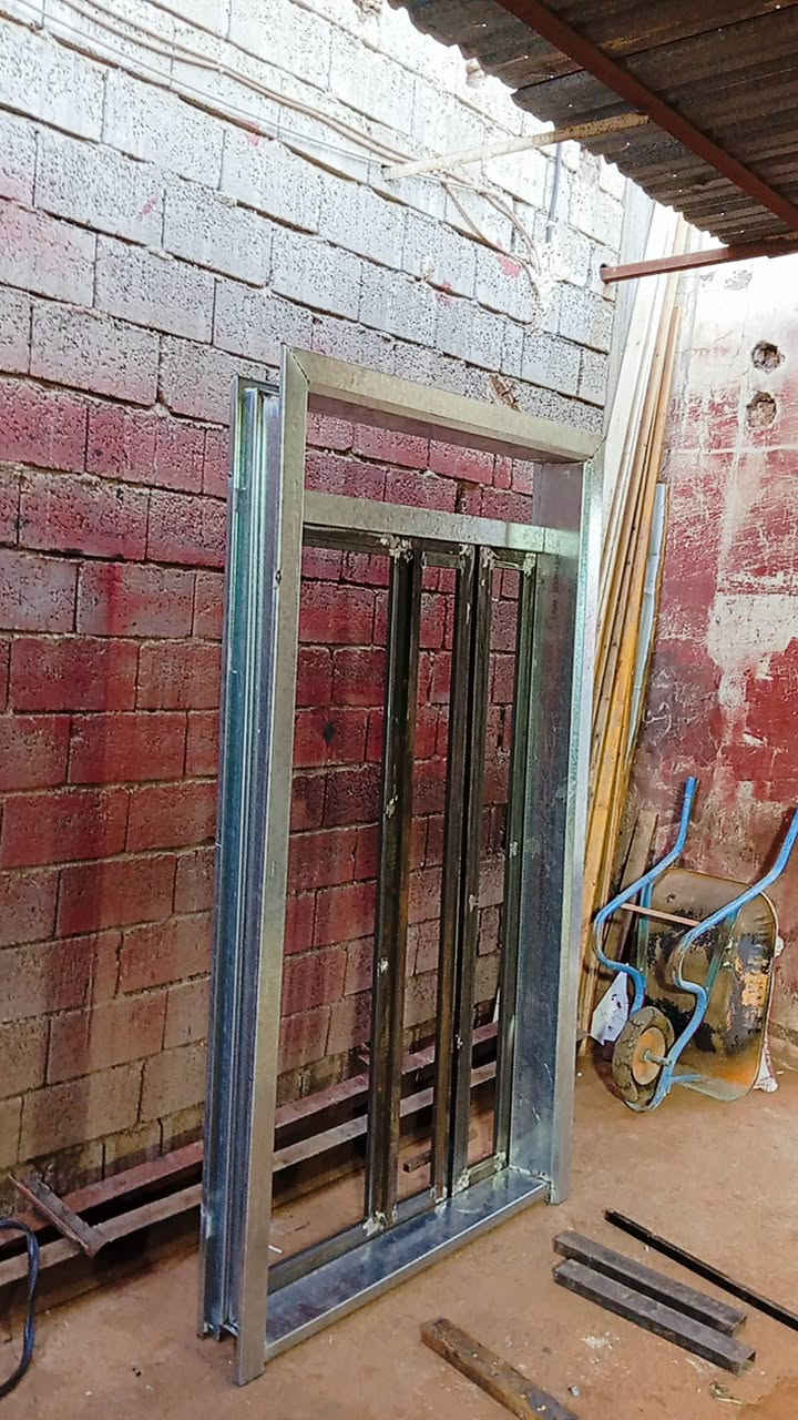 تخفيض اسعار باب قاصه من ديكورات سروك حداد ⚒️ بدال 600الف هسة 450الف عرض الفترة محدودة 💪
***********☎️
