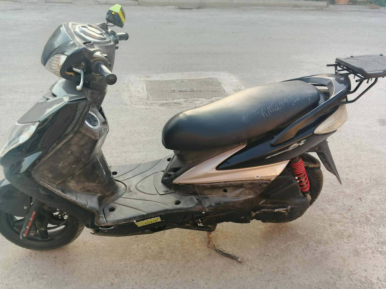 السلام عليكم سكنس فحل كابريو دراجه كلش جديدة بس الباتري تعبان كهربائيات كلهه شغال  وبيهه مجال رقمي للتواصل ***********
