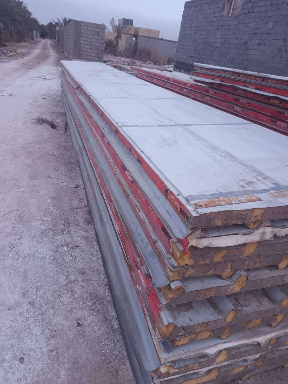 السلام عليكم سندويج للبيع النوعيه اروهان التركي متوفر سقفي وجداري نضيف درجه أولى كافه القياسات متوفره العنوان كربلاء خلف جامعه العميد للستفسار ***********
