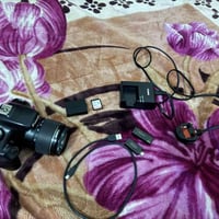 � للبيع: كاميرا Canon 1100D  * كاميرا كانون 1100D بحالة جيدة * بطارية ...