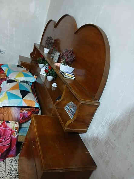 غرفه مستعمله صاج باب اول السعر ٧٠٠وبيه مجال الا ستفسار عل رقم ***********مكان بغداد اضرار ةمبينه وجامه كنتور واحده ماموجوده
