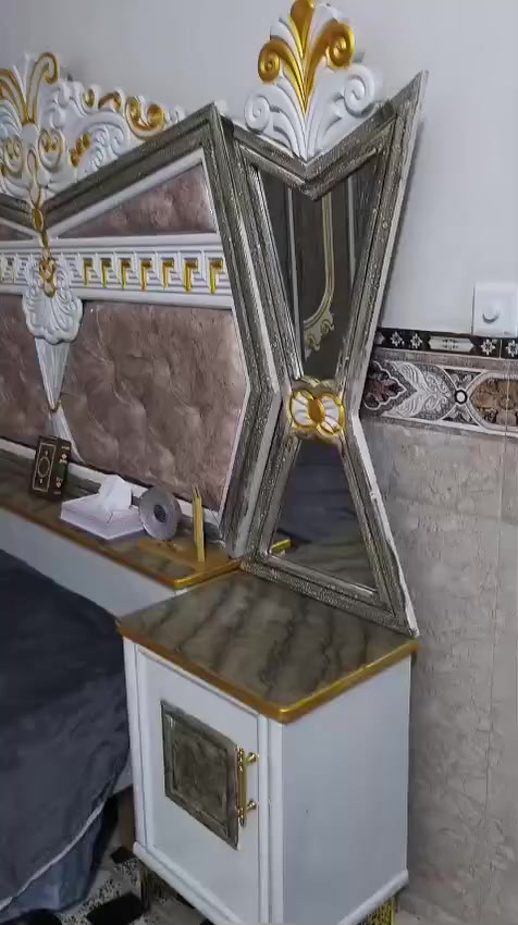 غرفه صاج 
المكان بغداد 
السعر مليون ونص وبيه مجال
متواجد خاص واتساب 
***********
