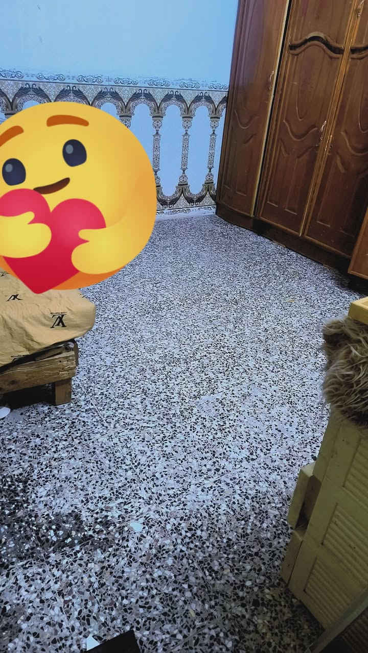 بيت للبيع 100م شعله الدوانم شارع بيت عنيد الطابق الارضي استقبال وغرفه نوم صاله مفتوحه على مطبخ حمامات ثنين جوه ترك الطابق الثاني غرفه نوم وحمام ممر سطحين شتايكر بيت كله كاشي  حتلو مراوس   ***********
