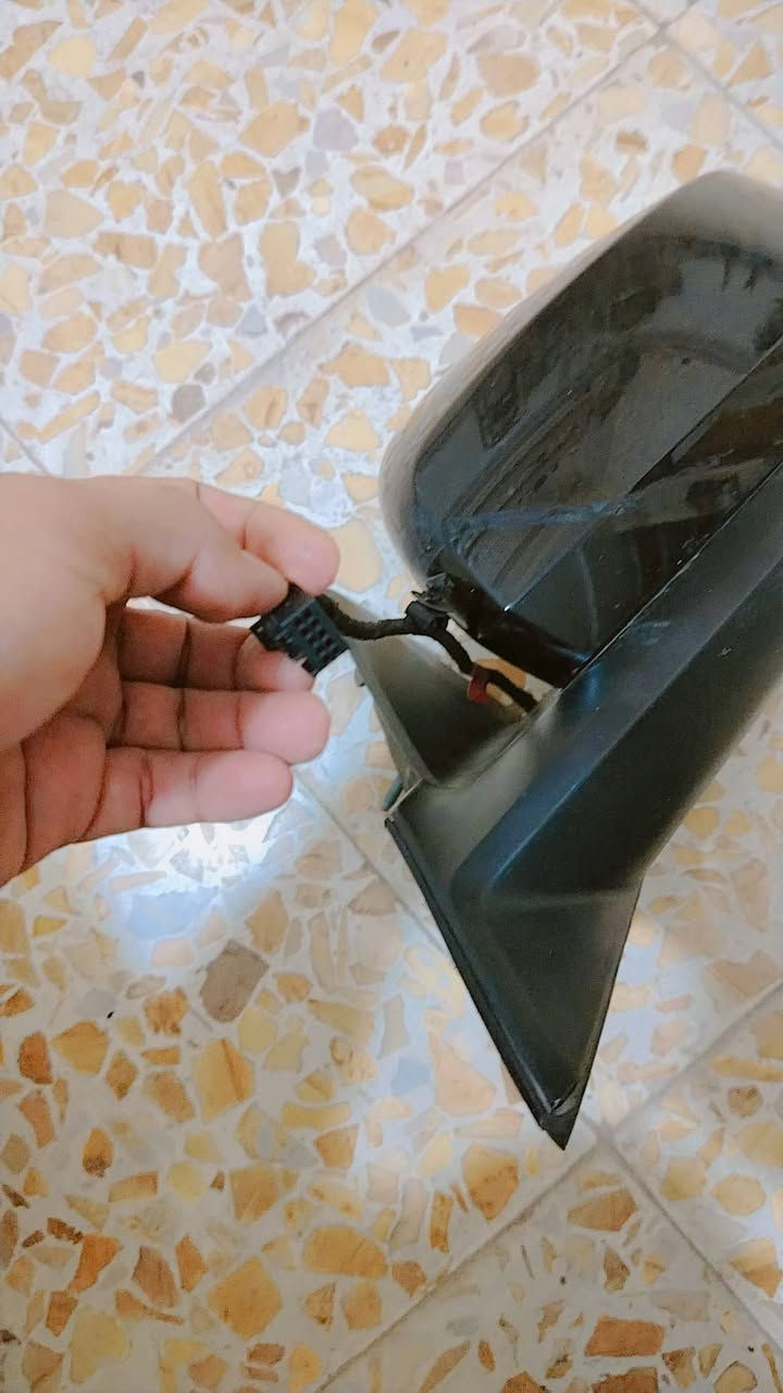 السلام عليكم
زوج مرايا مال جيب 23 لاريدو
فقط وحده بيه نقص كفر
اللون اسود هيتر ورادار
السعر 200
***********
