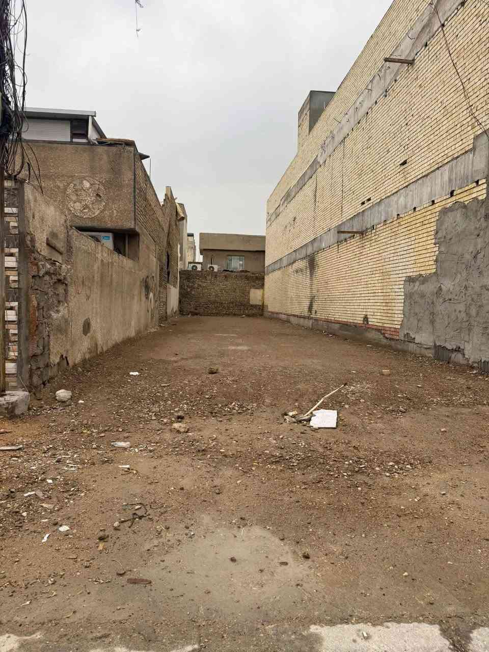 تم تخفيض السعر🔥
السلام عليكم اخوان تم تخفيض السعر 
قطعة للبيع في حي اور الـ600 قرب مدرسة القيروان فرع سيد المثلجات مقابل الضريبة 
أبعاد القطعة:200 متر 6.66*30 

 رقم الهاتف:  ***********
متوفر واتساب او خاص او الاتصال على الرقم
