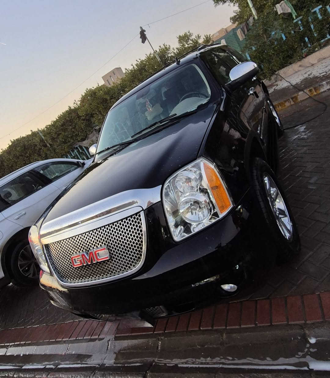 سلام عليكم يوكن ١٢ اصل جاهزه مكينة كير حدادية تبريد تدفئة شغال 
تخم تاير ويل كروم 
حادثه قطعتين بيه 
بغداد بسمي سنوية ٢٨ 
سعر ٢١٠ وبيها مجال 
***********
