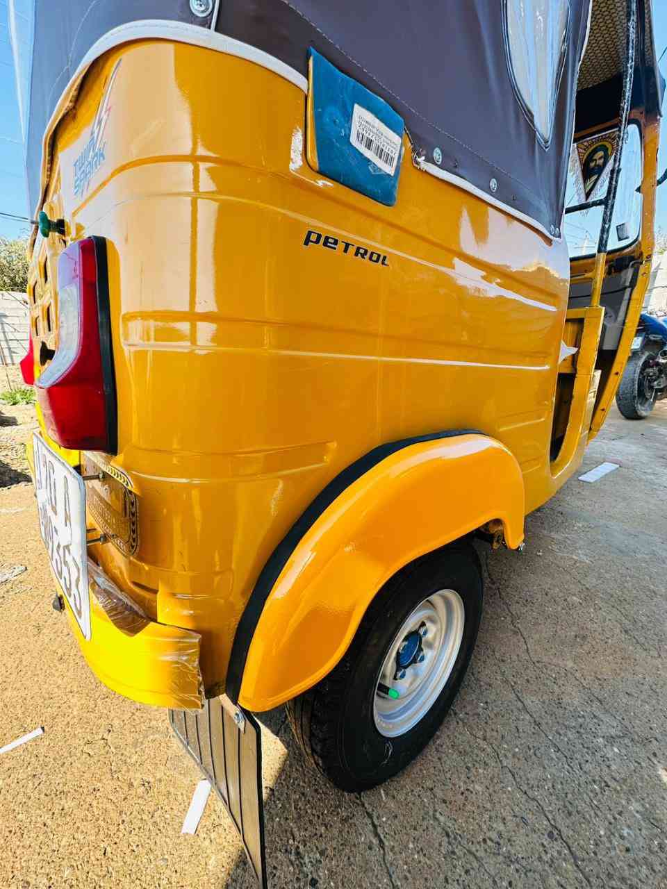 سلام عليكم تكتك موديل 2019 شهر 12
مرقمه ( ديالى نكليزي بسمي هزه ) تحويل ثاني يوم 🚦

تكتك كفاله عامه فقط / دوس معمره جديده 💯

مكينه بيها مال 20 خير من الله مفوله لاخير 🔥

سعره 6100 وبيها مجال حك جيه 

مكاني ديالى بعقوبه _ ***********
