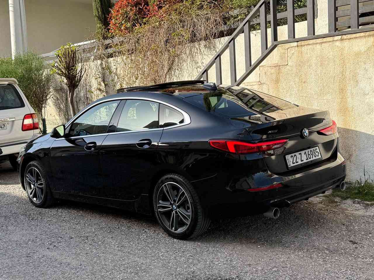 bmw 228i xdrive awd sport 2022 
qapat qapat mwasafat 

makina 20 turbo
be boyax
20 hazar mile roshtwa 
naw zard 
swkan hitar
kwshn sardw garm
kushn xazn 
radari peshw dwa 
camera 360 
radar 360
hasa har chwar la 
camera peshw dwa 
tabrid dw zon 
6 mod lexwrin
shashaw gech alktroni 
panorama
layt w backlait led 
layt alqaw 7araka 
awena radar w karabay w ashxawe 

wala hata mwasafat baskay tawaw nabe 
rasmi da3mw darw bardim danawa 

aribag taqiwaw danrawatawa yak 250 masrafy tya nya ger w makinaw darw bard ba shart 

sanawi hamwi ta 2030 tazaya 

nrxakashi 2 daftar w majaleki kam 
*********** 
shwen slemani السليمانية, العراق
