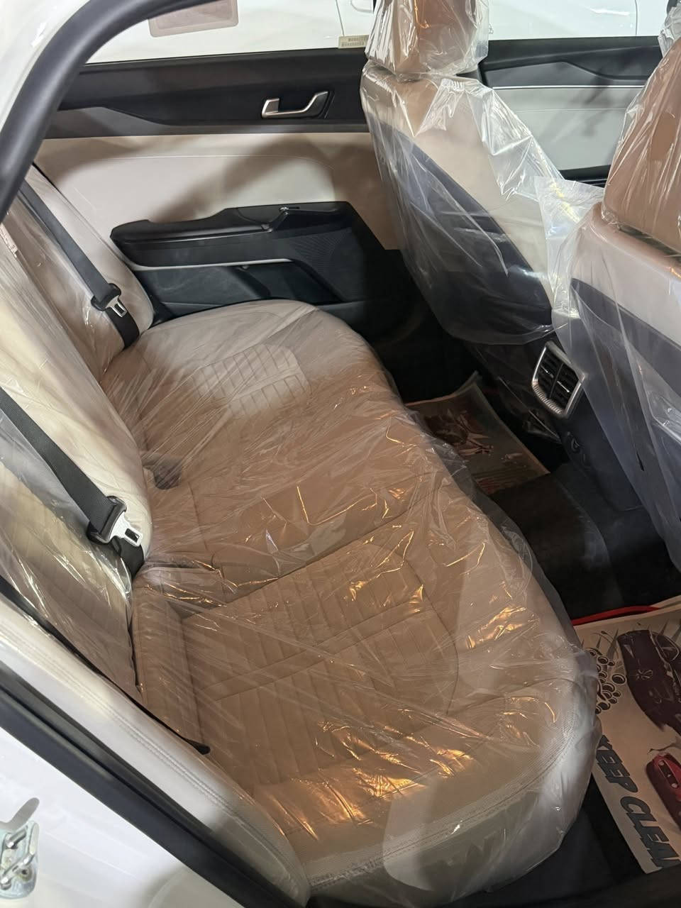 خليجي بيها قبق جنطه مبدل بلادي مال تفصيخ وصبغ يم العلامه بلبنيد مو حادث باب وكعت عليه الصبغ كلش قليل 
بغداد البياع ***********
K5موديل 2021
محرك 2000
