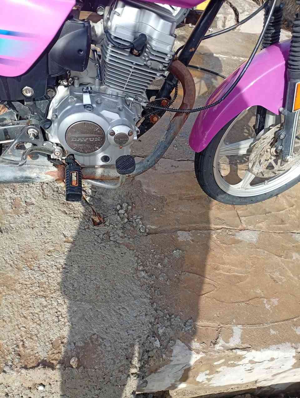 سلام عليكم دراجه لبيع الدراجه نقصه بس دبلاات عوج شويه كلك كلك مكفوله من السرقه السعر 550 وبيه مجال حك الجيه الرقم ***********
