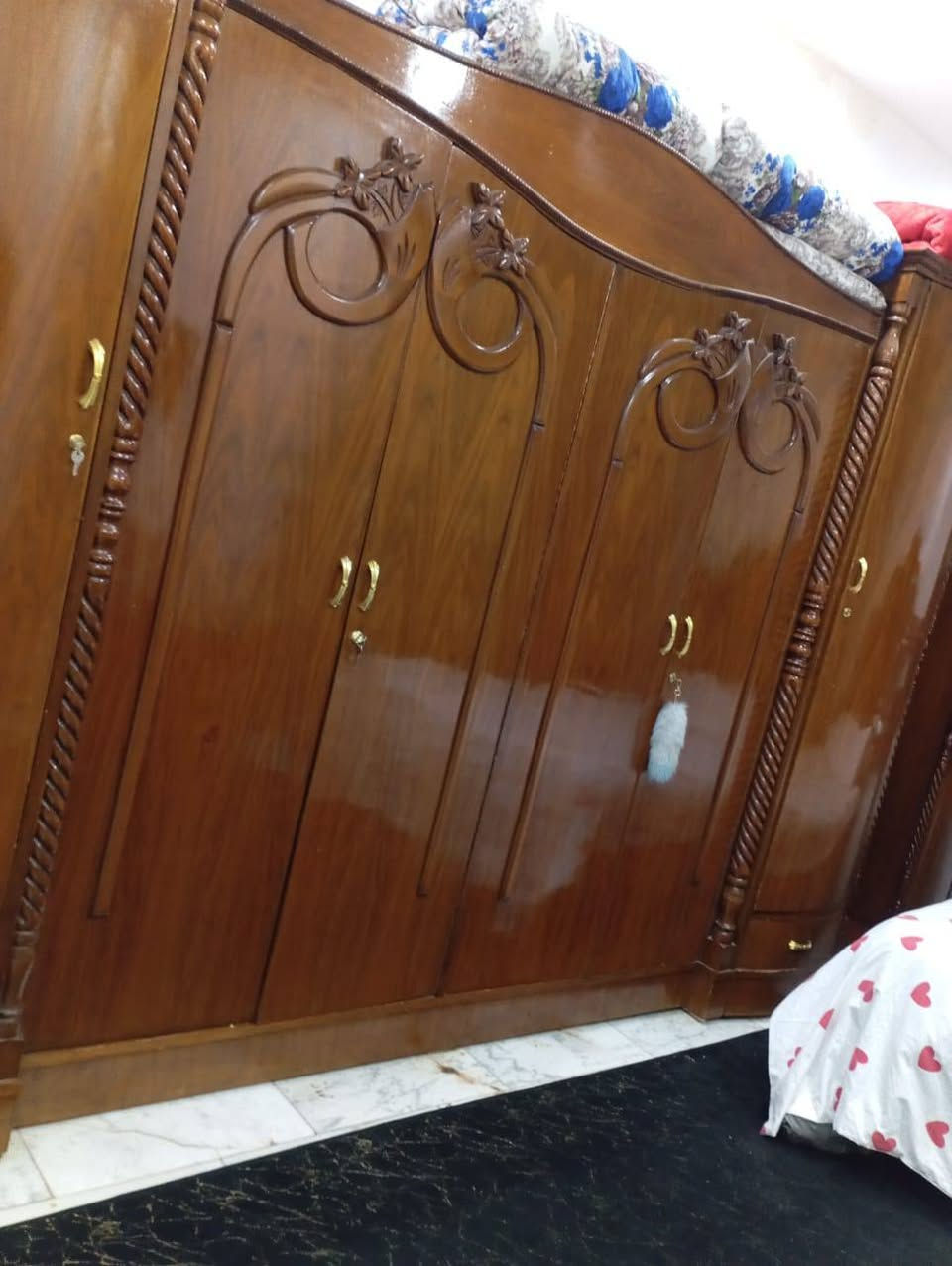 750 الف
غرفة نوم عراقي اصلي ثقيل 
***********
