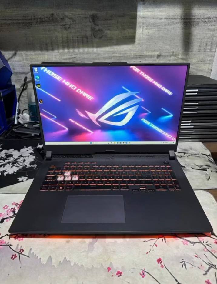 القوية الجميلة Asus ROG Strix بحجم شاشة 17.3 مع ملحقات كاملة (كارتونه الأصلية) 
Model: G713QE-HX023
Color: Eclipse Gray (رمادي غامق)
Display: 17.3-inch FHD (Full HD)
Specifications:
Processor (CPU): AMD Ryzen 5 5600H
Graphics Card (GPU): NVIDIA GeForce RTX 3050 Ti (4GB)
Memory (RAM): 16GB DDR4 (8GB × 2)
Storage: 512GB PCIe SSD
Wireless: Wi-Fi 6 + Bluetooth
Battery: 4-Cell 56Wh
Keyboard: Arabic
كيبورد ضوئي اكثر من مليون لون واضائه محيطيه رهيبه🔥
بطارية توصل 4 ساعات  وياها كارتونه الأصلية وشاحن الاصلي

تواصل *********** واتساب فقط
اكثر من نوع ضمان عله نفس الجهاز 
 متوفر توصيل لكل العراق او استلام مباشر مكاني البصرة
