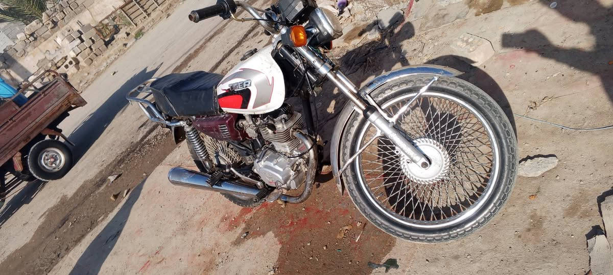 سلام عليكم دراجه ايراني نامه بروه مديل 18 محرك مجفت جديد بعده عل سحك بعد بس تفيلس و نقص كابريتر تعبانه  كهربايات نقص باتري و جوزه مكاني بغداد حي ور سعر 250 وبيه مجال  ***********
