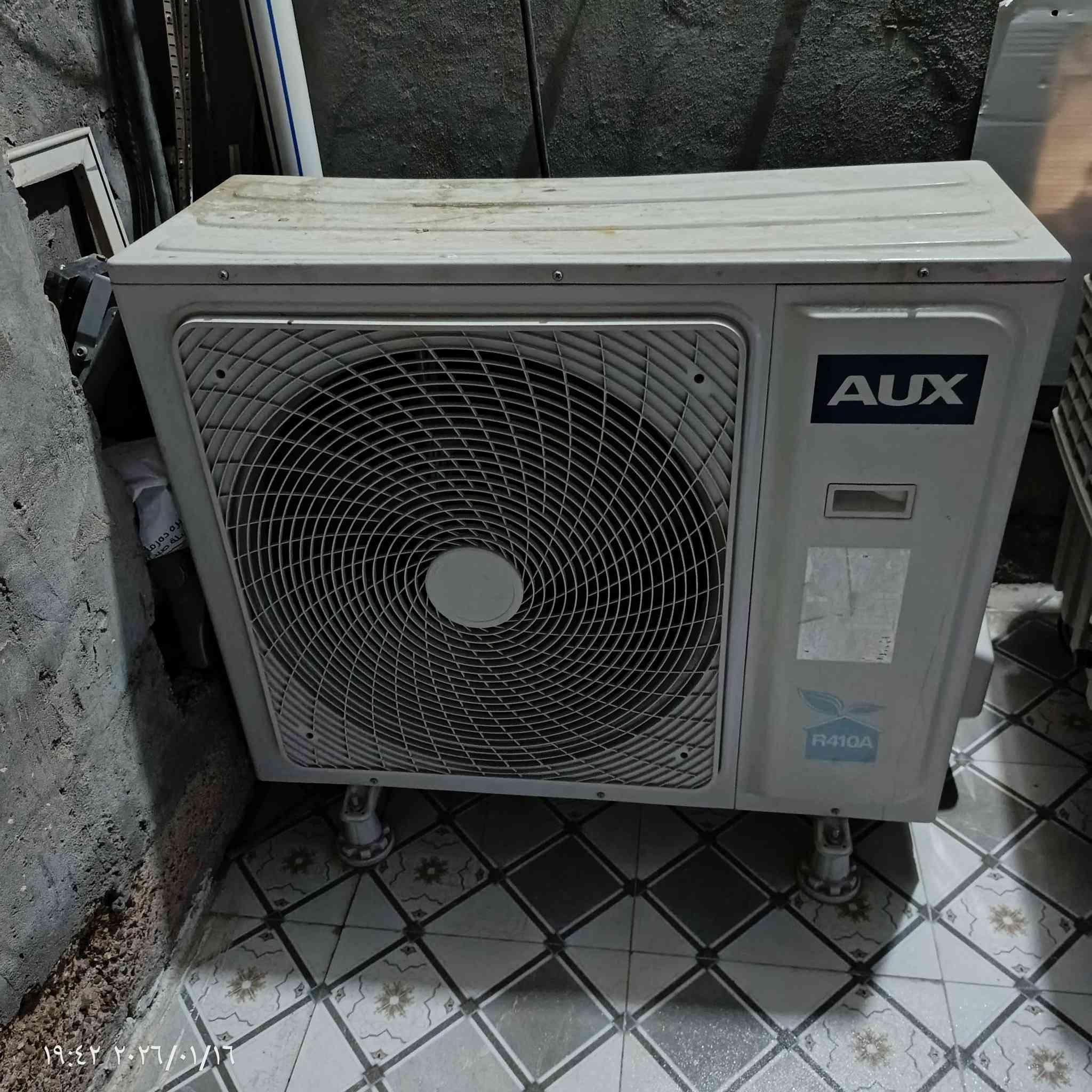 سبلت كنتوري اواكس ثلاثه طن مستخدم شيء قليل سعر 1,200 تصال على رقم ‏‪***********‬‏
