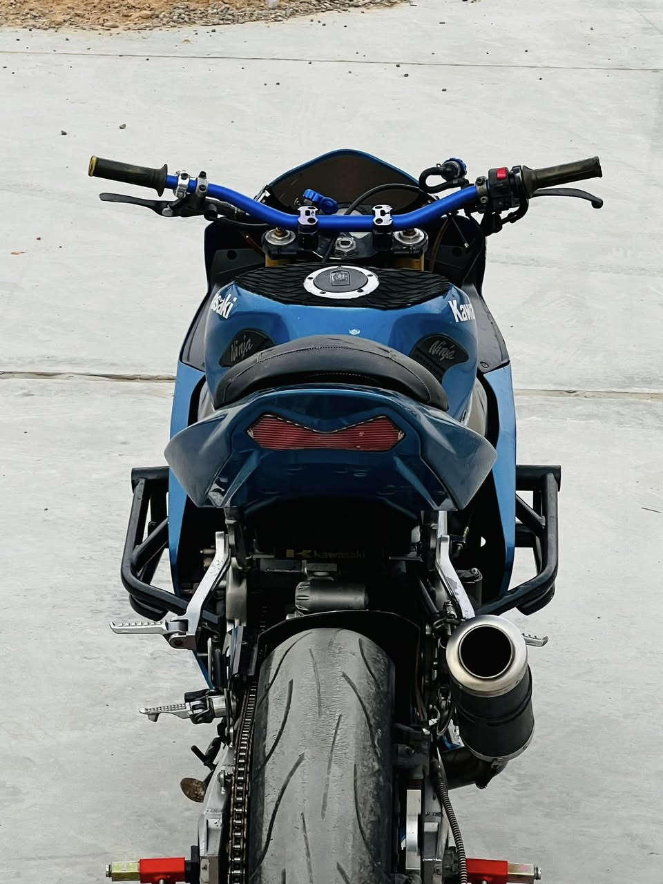 السلام عليكم دراجة كاوسكي 636 مكينه جديدة الدراجة نكرة بكل وقت اي نقص مابيها الدراجة كامله ***********
